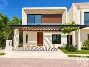 NEX-308534 - Casa en Venta, con 4 recamaras, con 4 baños, con 310 m2 de construcción.