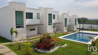 NEX-196838 - Casa en Venta, con 3 recamaras, con 3 baños, con 140 m2 de construcción en Oaxtepec Centro, CP 62738, Morelos.