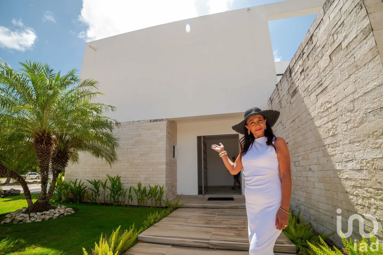 Casa en Venta en Lagos del Sol, Benito Juárez, Quintana Roo | NEX-253666 | iad México | Foto 1 de 17