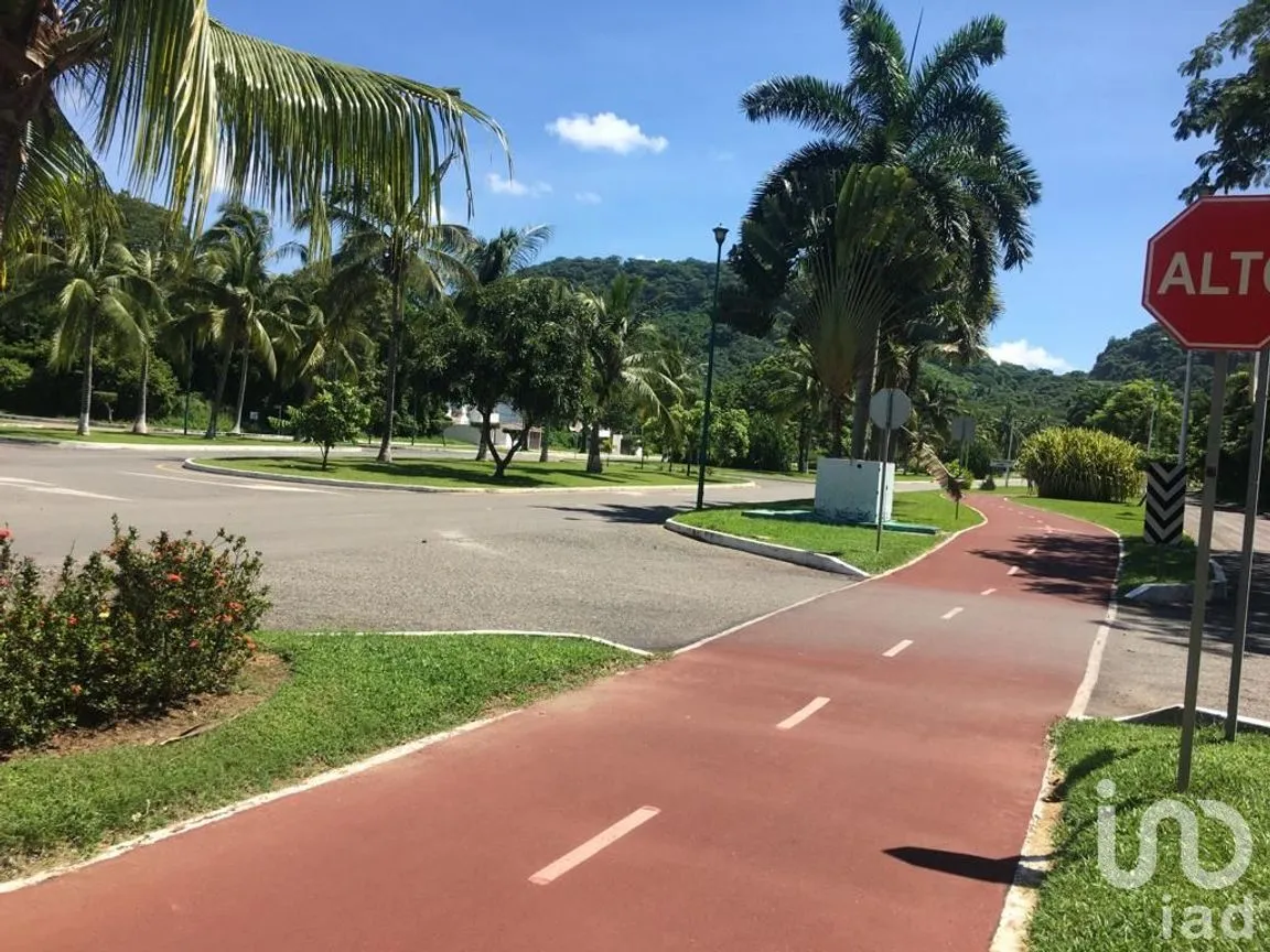 Terreno en Venta en Zona Hotelera I, Zihuatanejo de Azueta, Guerrero | NEX-178840 | iad México | Foto 2 de 4