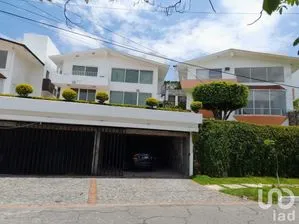 NEX-197616 - Casa en Renta, con 3 recamaras, con 3 baños, con 242 m2 de construcción en Lomas de Cuernavaca, CP 62584, Morelos.