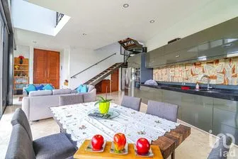 NEX-217013 - Casa en Venta, con 3 recamaras, con 2 baños, con 345 m2 de construcción.