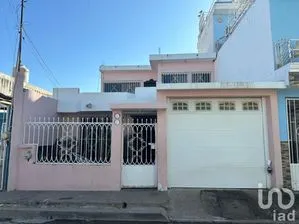 NEX-239084 - Casa en Venta, con 5 recamaras, con 2 baños, con 160 m2 de construcción en Jacarandas, CP 82157, Sinaloa.