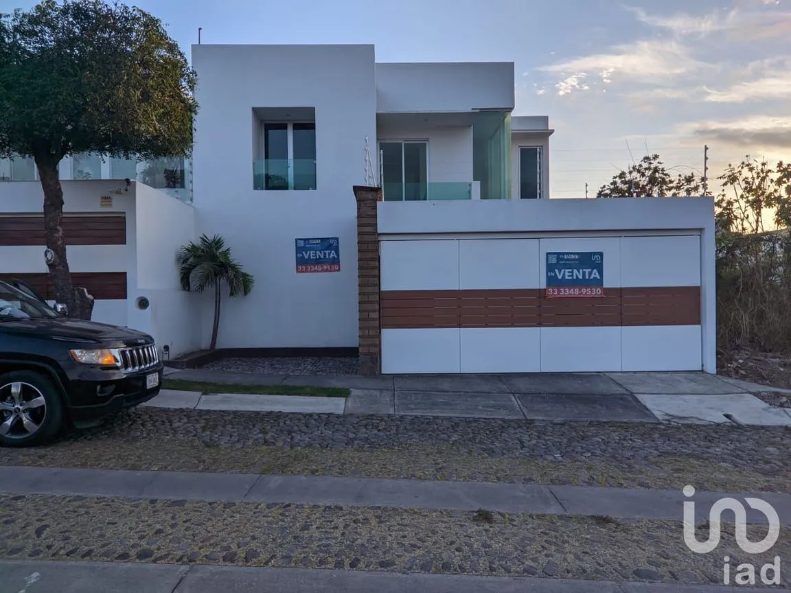 Casa en Venta en Residencial Esmeralda Norte, Colima, Colima
