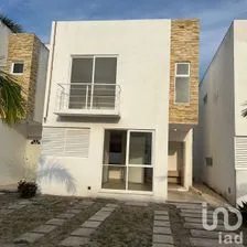 NEX-192944 - Casa en Venta, con 3 recamaras, con 2 baños, con 129 m2 de construcción en Supermanzana 318, CP 77536, Quintana Roo.