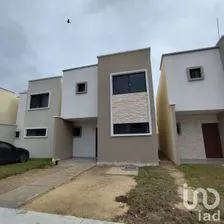 NEX-213709 - Casa en Venta, con 3 recamaras, con 2 baños, con 141 m2 de construcción.