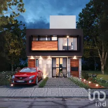 NEX-242348 - Casa en Venta, con 3 recamaras, con 2 baños, con 130 m2 de construcción.