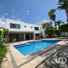 NEX-253711 - Casa en Venta, con 4 recamaras, con 5 baños, con 439 m2 de construcción en Residencial Villa Magna, CP 77560, Quintana Roo.