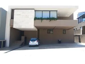 NEX-165056 - Casa en Venta, con 3 recamaras, con 3 baños, con 452 m2 de construcción en Bosque Real, CP 52774, México.
