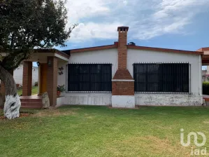 NEX-164052 - Casa en Venta, con 4 recamaras, con 3 baños, con 231 m2 de construcción en Santiago Tepopula, CP 56780, México.