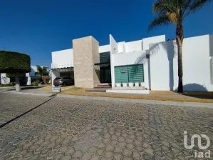 NEX-168831 - Casa en Venta, con 2 recamaras, con 2 baños, con 250 m2 de construcción en Lomas de Angelópolis, CP 72830, Puebla.
