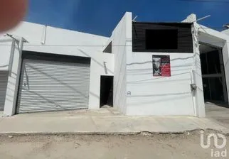NEX-203094 - Oficina en Renta, con 4 recamaras, con 1 baño, con 196 m2 de construcción.