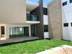 NEX-206433 - Casa en Renta, con 4 recamaras, con 5 baños, con 280 m2 de construcción en Montecristo, CP 97133, Yucatán.
