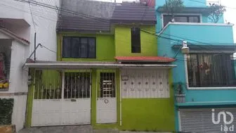 NEX-235039 - Casa en Venta, con 4 recamaras, con 3 baños, con 240 m2 de construcción en La Palmita, CP 01260, Ciudad de México.