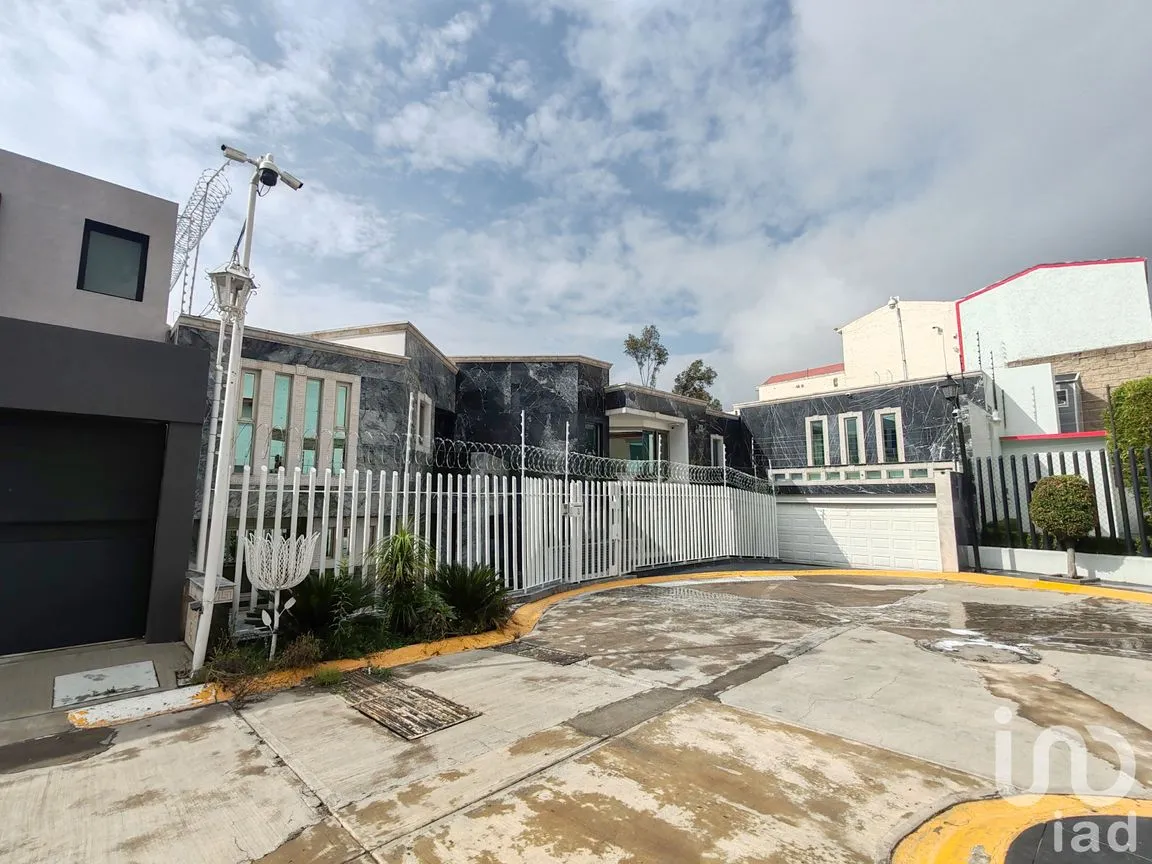 Casa en Venta en Paseos del Bosque, Naucalpan de Juárez, México | NEX-245639 | iad México | Foto 1 de 45