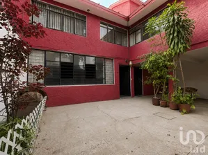 NEX-302260 - Casa en Venta, con 6 recamaras, con 4 baños, con 368 m2 de construcción.