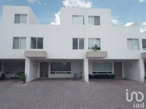 NEX-186396 - Casa en Renta, con 3 recamaras, con 4 baños, con 230 m2 de construcción en El Manantial, CP 76922, Querétaro.