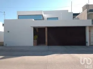 NEX-197273 - Casa en Renta, con 4 recamaras, con 2 baños, con 258 m2 de construcción en Mansiones del Valle, CP 76185, Querétaro.