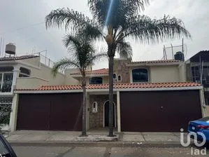 NEX-240553 - Casa en Renta, con 4 recamaras, con 2 baños, con 421 m2 de construcción en Jardines de Santa Isabel, CP 44300, Jalisco.