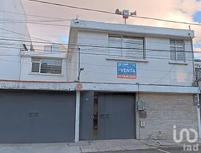 NEX-238039 - Casa en Venta, con 4 recamaras, con 3 baños, con 280 m2 de construcción.