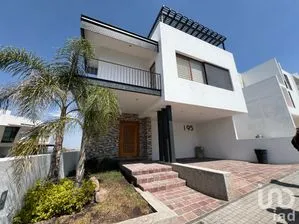 NEX-202916 - Casa en Renta, con 3 recamaras, con 2 baños, con 285 m2 de construcción en Milenio 3a. Sección, CP 76060, Querétaro.