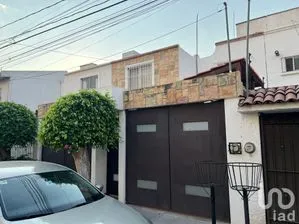 NEX-205807 - Casa en Venta, con 3 recamaras, con 2 baños, con 131 m2 de construcción en Plazas del Sol 3a Sección, CP 76099, Querétaro.