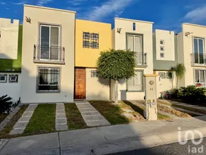 NEX-262979 - Casa en Renta, con 2 recamaras, con 2 baños, con 105 m2 de construcción en Paseos del Pedregal, CP 76148, Querétaro.