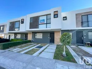NEX-290207 - Casa en Renta, con 3 recamaras, con 2 baños, con 147 m2 de construcción.