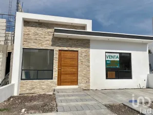 NEX-173343 - Casa en Venta, con 2 recamaras, con 2 baños, con 94 m2 de construcción en Campestre Juriquilla, CP 76226, Querétaro.