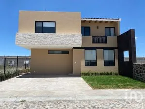 NEX-177378 - Casa en Renta, con 2 recamaras, con 3 baños, con 214 m2 de construcción en La Vista Residencial, CP 76146, Querétaro.