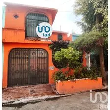 NEX-186698 - Casa en Venta, con 4 recamaras, con 2 baños, con 184 m2 de construcción en Villas de Guadalupe Xalostoc, CP 55339, México.