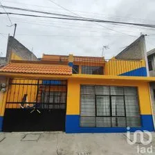 NEX-233936 - Casa en Venta, con 5 recamaras, con 2 baños, con 175 m2 de construcción.