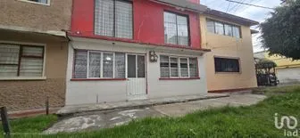 NEX-255313 - Casa en Venta, con 5 recamaras, con 2 baños, con 196 m2 de construcción en Jardines de Santa Clara, CP 55450, México.