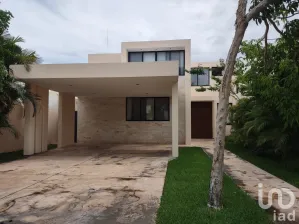 NEX-176155 - Casa en Renta, con 4 recamaras, con 4 baños, con 280 m2 de construcción en Parque Central, CP 97305, Yucatán.