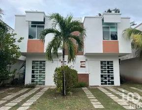 NEX-187723 - Casa en Venta, con 2 recamaras, con 2 baños, con 79 m2 de construcción en Playa Azul, CP 77724, Quintana Roo.