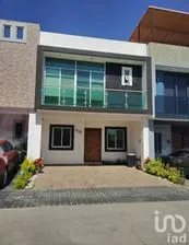 NEX-222052 - Casa en Renta, con 3 recamaras, con 4 baños, con 188 m2 de construcción en Vitana Residencial, CP 45133, Jalisco.