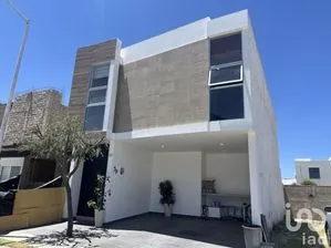 NEX-253913 - Casa en Venta, con 3 recamaras, con 2 baños, con 143 m2 de construcción en El Campestre, CP 45221, Jalisco.