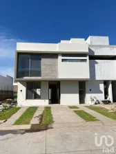 NEX-175828 - Casa en Venta, con 3 recamaras, con 3 baños, con 200 m2 de construcción en Bosques Santa Anita, CP 45645, Jalisco.