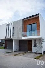 NEX-174886 - Casa en Venta, con 3 recamaras, con 2 baños, con 173 m2 de construcción en Bosques Santa Anita, CP 45645, Jalisco.