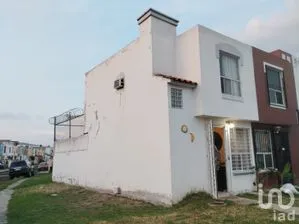 NEX-181248 - Casa en Venta, con 2 recamaras, con 1 baño, con 52 m2 de construcción en Villa Fontana, CP 45615, Jalisco.