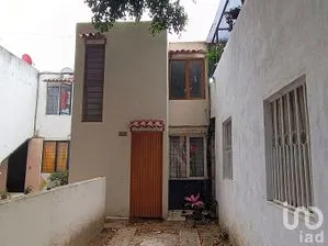 NEX-189579 - Casa en Venta, con 2 recamaras, con 1 baño, con 46 m2 de construcción en Jardines Del Valle, CP 45138, Jalisco.