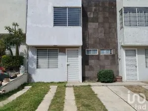 NEX-191816 - Casa en Renta, con 3 recamaras, con 2 baños, con 100 m2 de construcción en Terralta, CP 45594, Jalisco.