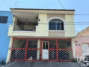 NEX-204041 - Casa en Venta, con 6 recamaras, con 2 baños, con 381 m2 de construcción en Tetlán II, CP 44820, Jalisco.