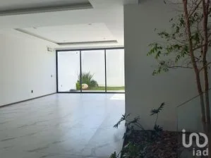 NEX-243050 - Casa en Venta, con 3 recamaras, con 3 baños, con 260 m2 de construcción en Valle Imperial, CP 45134, Jalisco.