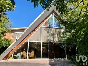 NEX-239884 - Casa en Venta, con 10 recamaras, con 6 baños, con 760 m2 de construcción.