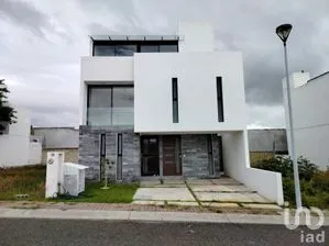 NEX-260225 - Casa en Venta, con 4 recamaras, con 3 baños, con 261 m2 de construcción en San Isidro Buenavista, CP 76223, Querétaro.