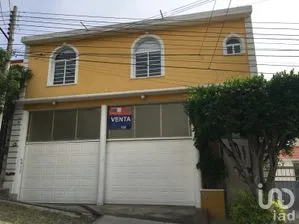 NEX-186734 - Casa en Venta, con 5 recamaras, con 4 baños, con 500 m2 de construcción.