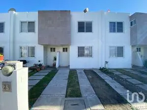 NEX-190792 - Casa en Venta, con 3 recamaras, con 3 baños, con 89 m2 de construcción en Los Viñedos, CP 76235, Querétaro.