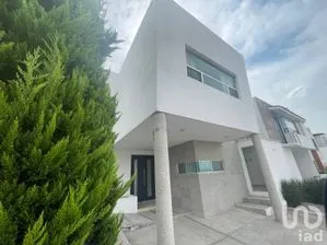 NEX-195698 - Casa en Renta, con 3 recamaras, con 2 baños, con 242 m2 de construcción en El Mirador, CP 76246, Querétaro.