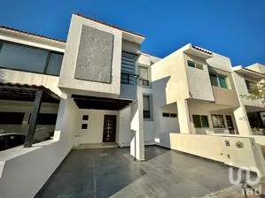 NEX-259802 - Casa en Venta, con 3 recamaras, con 2 baños, con 161 m2 de construcción.